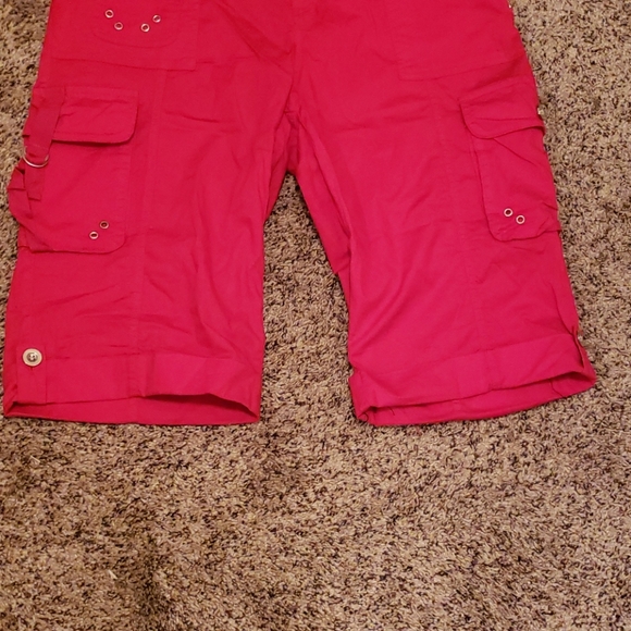 NWOT Men's Red Cargo shorts - Picture 3 of 6
